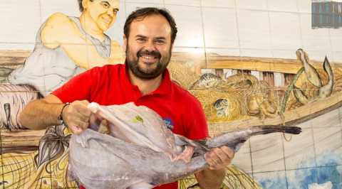 Le pescherie di Bari, quei negozi dai nomi fantasiosi dove si respira l'aria del mercato